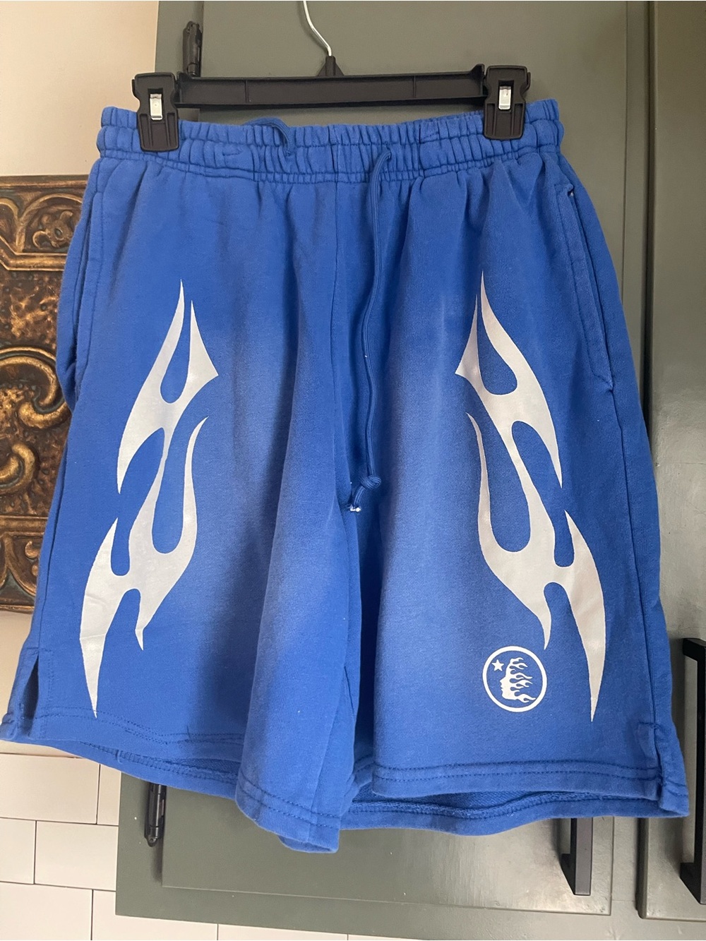 Mens Graphic Design Shorts Size M.